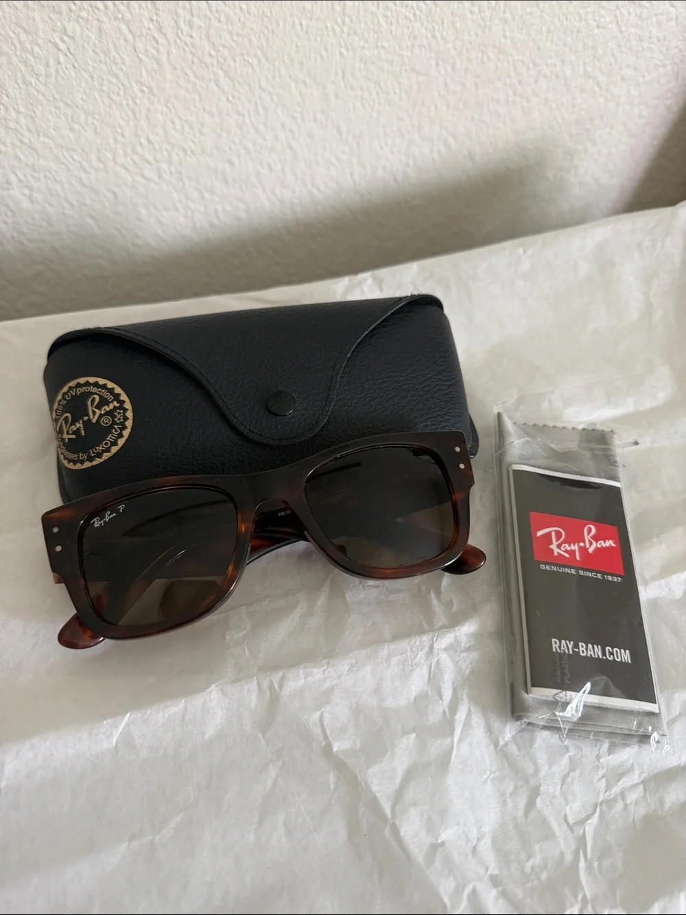 Ray-Ban Tortoiseshell Brown Mega Wayfarer Polarized Sunglasses with Black Case